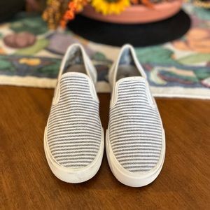 Tommy Bahama- blue striped flats